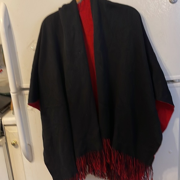Reversible Black/Red Acrylic Sweater Cape/ShawlOne Size NWOT sku12 - Picture 2 of 2